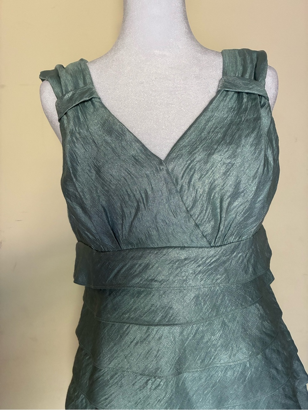 London Style Sage Green Metallic Shimmer Tiered Ruffle Cocktail Dress Size 6 - Picture 2 of 5